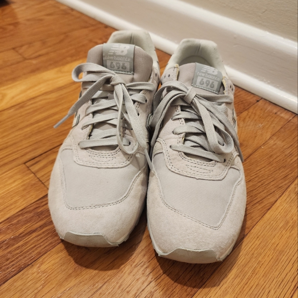 New Balance Women's Beige 696 Sneakers, size 10 - Picture 3 of 4